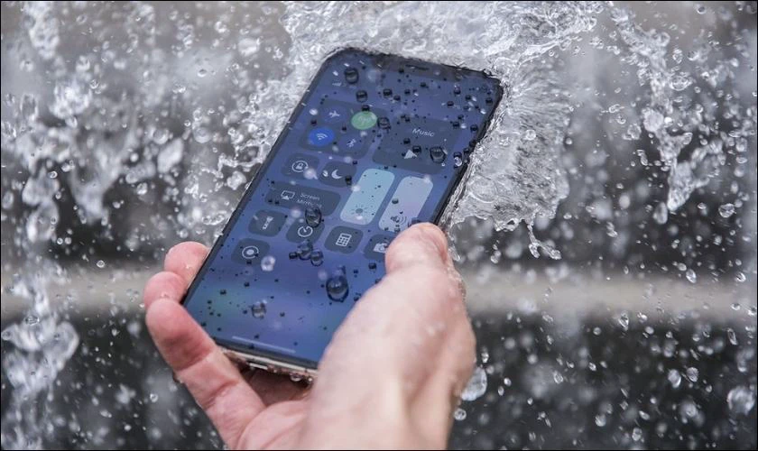 Đ&aacute;nh gi&aacute; độ chống nước v&agrave; kh&aacute;ng bụi tr&ecirc;n iPhone 11