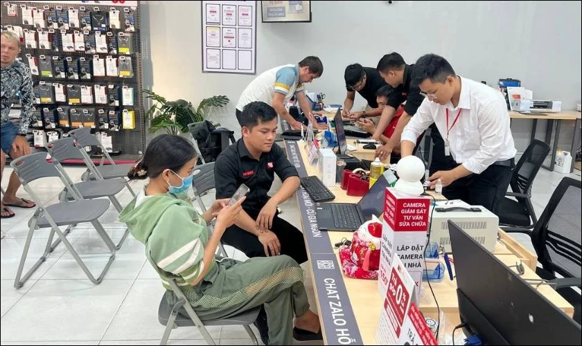 Mua iPhone 11 ở đ&acirc;u gi&aacute; rẻ, đảm bảo uy t&iacute;n?