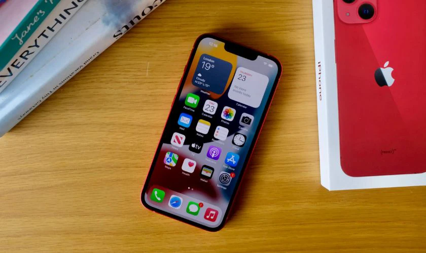 Đánh giá màn hình iPhone 13