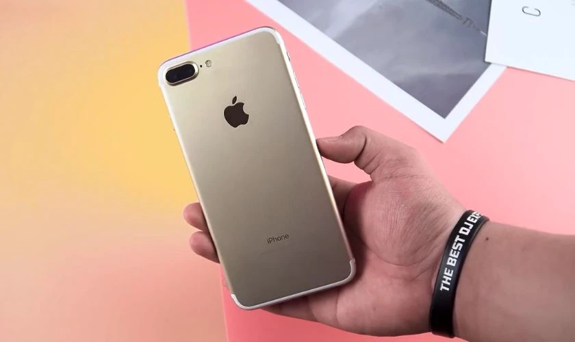 Đ&aacute;nh gi&aacute; iPhone 7 Plus về thiết kế