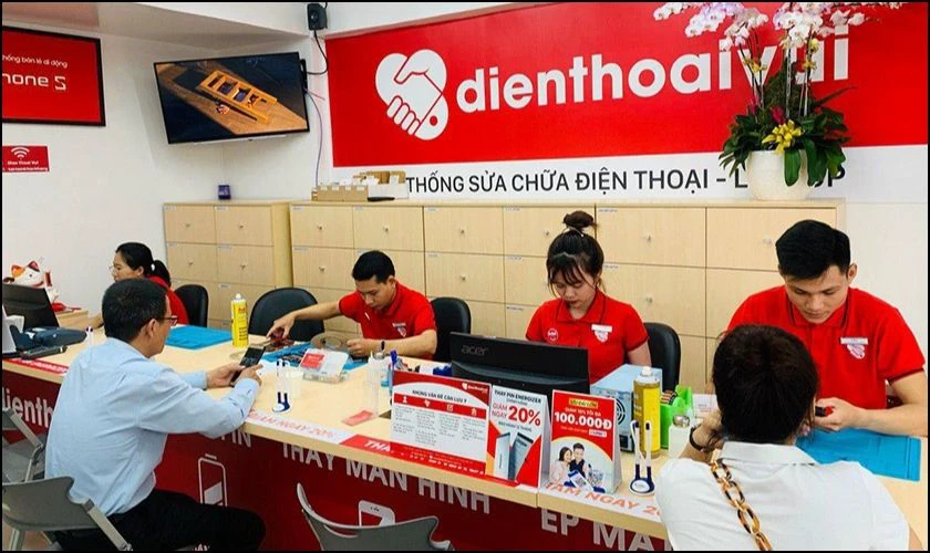 Đến trực tiếp cửa h&agrave;ng Điện Thoại Vui để mua SIM
