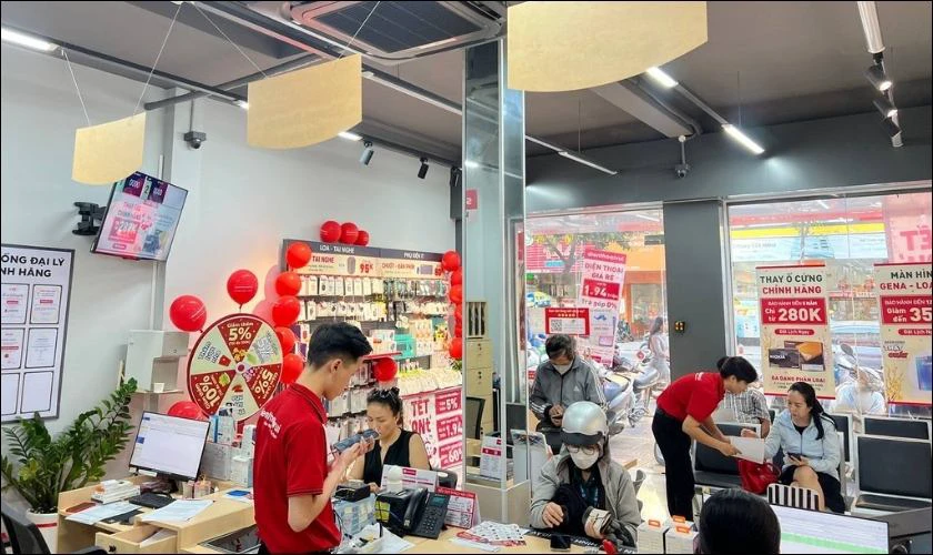 Đến cửa h&agrave;ng Điện Thoại Vui để mua SIM MobiFone số đẹp