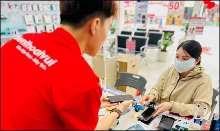 Mua SIM trực tiếp tại cửa h&agrave;ng