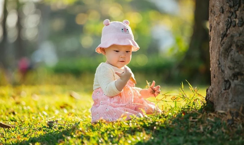 L&agrave;m thế n&agrave;o để bảo vệ mắt trẻ sơ sinh khỏi đ&egrave;n flash điện thoại?