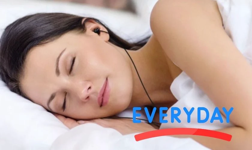 Đeo tai nghe khi ngủ li&ecirc;n tục mỗi ng&agrave;y c&oacute; sao kh&ocirc;ng?