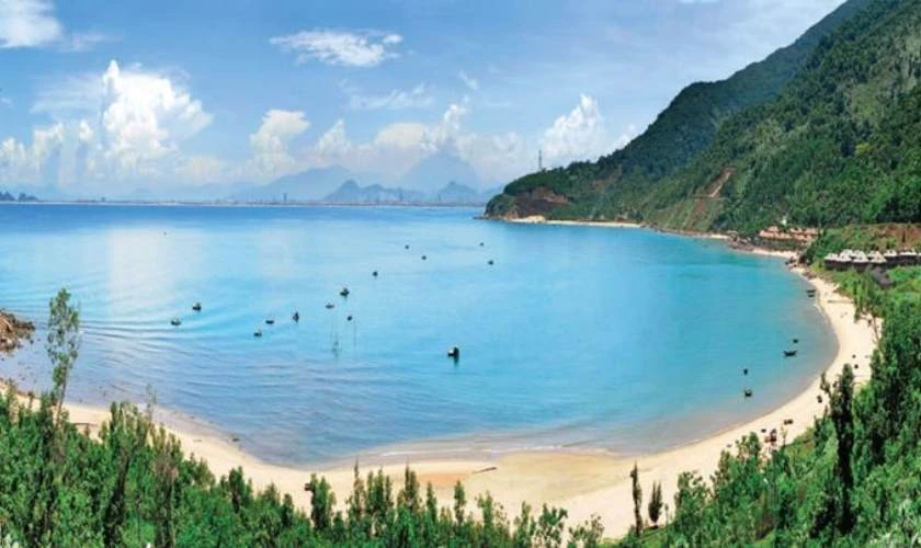 Bãi Non Nước nằm nép mình bên chân núi Ngũ Hành Sơn