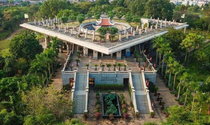 Đền Tưởng Niệm Các Vua Hùng