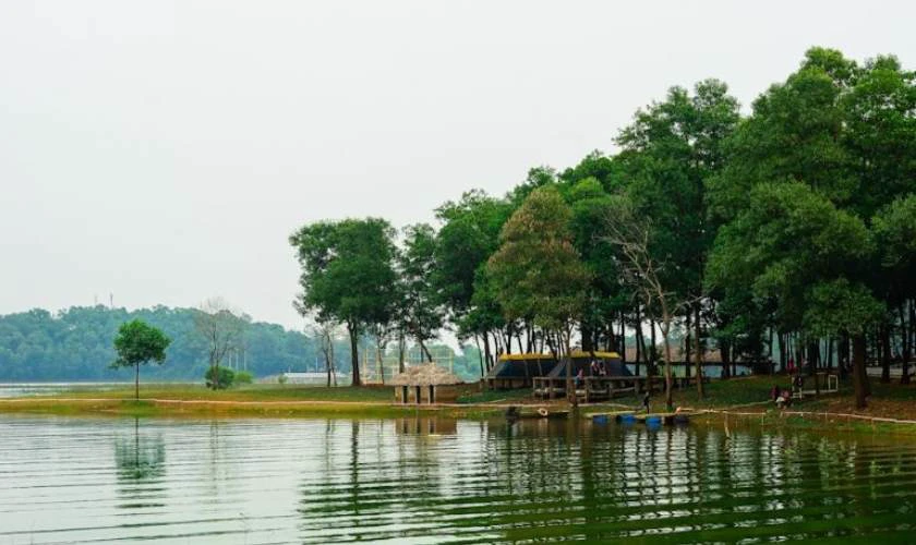 Hồ Đồng Mô là địa điểm cắm trại lý tưởng