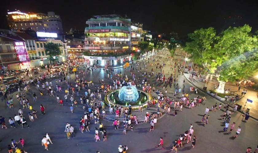 Hồ Gươm từ lâu đã trở thành biểu tượng văn hóa