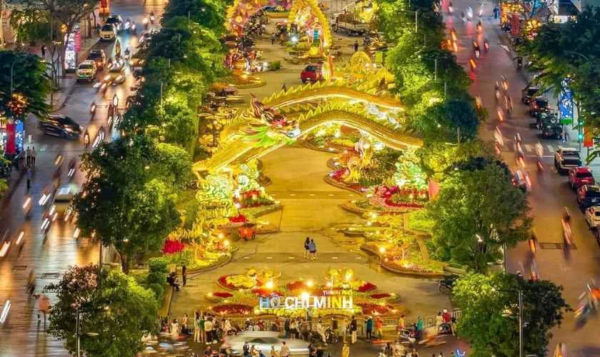 Phố đi bộ đường hoa Nguyễn Huệ