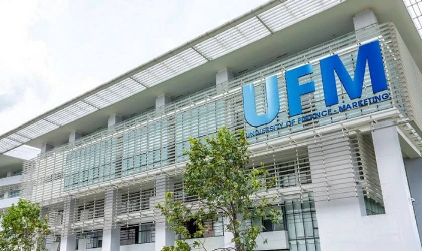 So sánh điểm chuẩn Đại học Tài chính Marketing 2026 với năm 2025