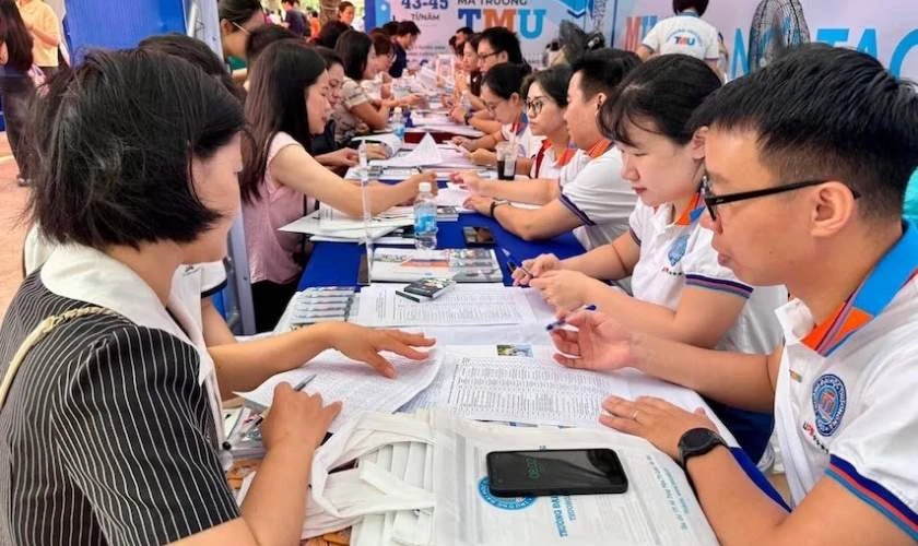 Tổ hợp và điều kiện xét tuyển