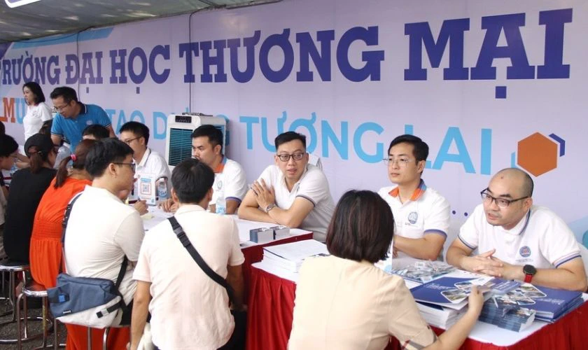 Những điều cần làm sau khi biết điểm chuẩn Đại học Thương mại 2026