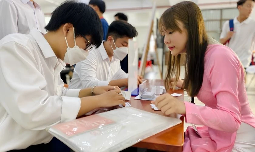 Các bước nhập học trực tuyến và trực tiếp