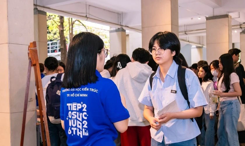Những lưu ý khi xem điểm chuẩn UAH 2026