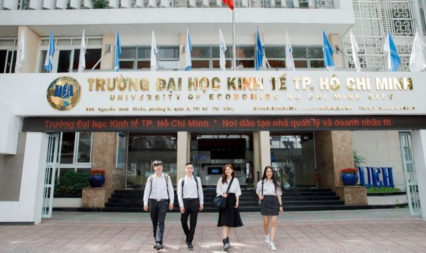 Những lưu ý sau khi trúng tuyển Đại học Kinh tế TP.HCM 2026