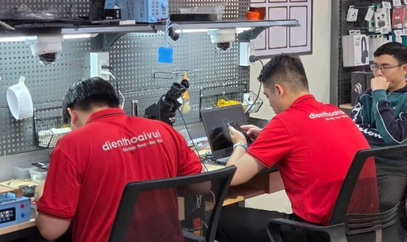 Địa chỉ sửa điện thoại bị đơ cảm ứng tại TP.HCM, Hà Nội