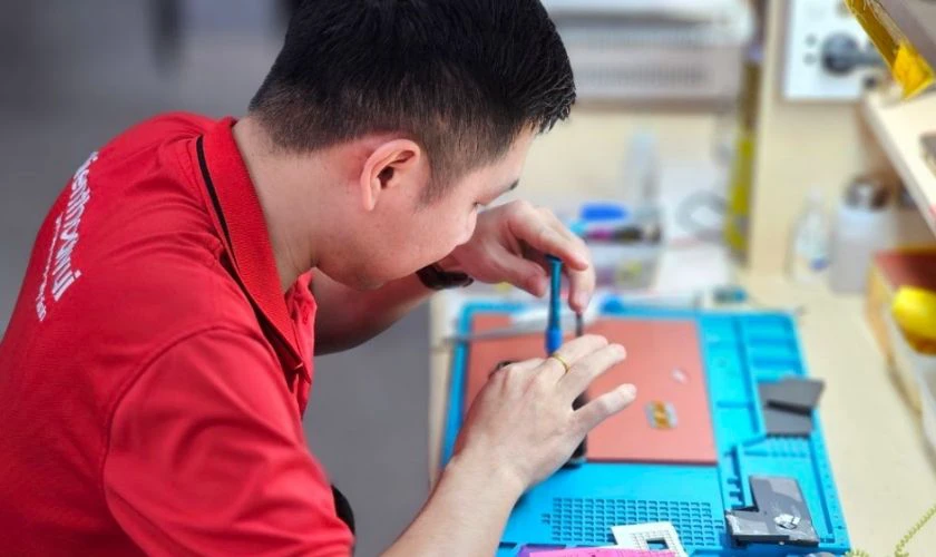 Sửa điện thoại bị đơ cảm ứng giá bao nhiêu?