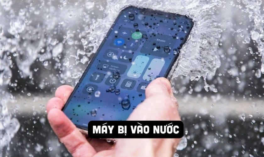 Máy bị vào nước hoặc ẩm gây chập linh kiện