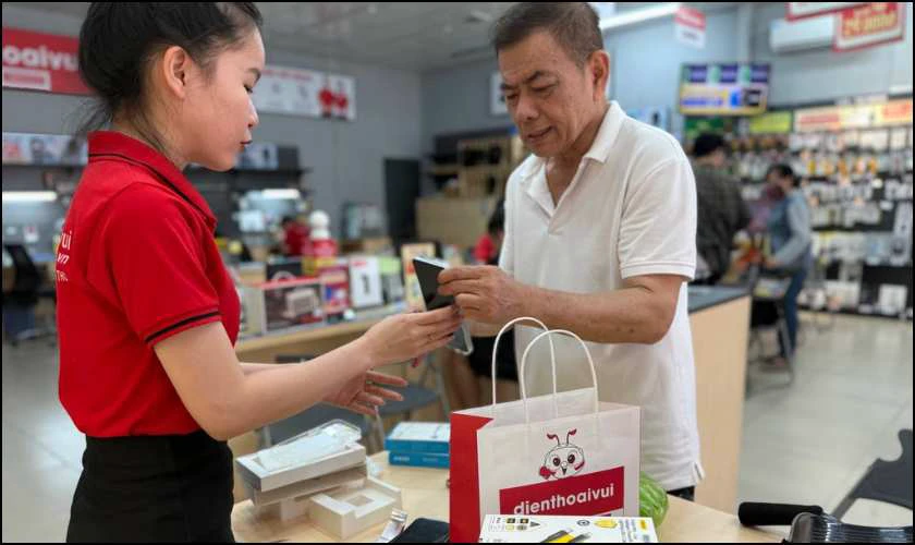 Đem máy đến trung tâm bảo hành hoặc sửa chữa uy tín
