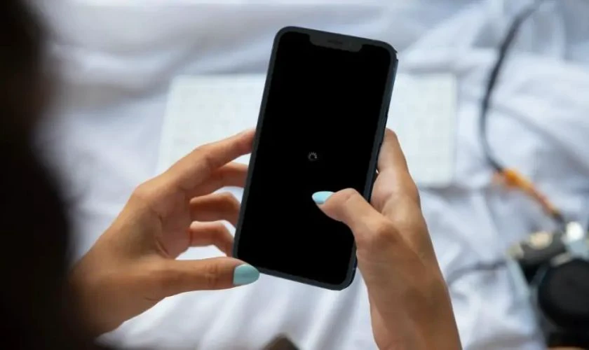 Khi nào điện thoại tự tắt nguồn cần mang đi sửa?