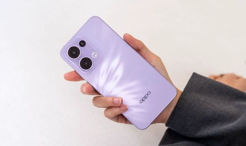 OPPO Reno13 F 5G – khoảng 8.490.000đ