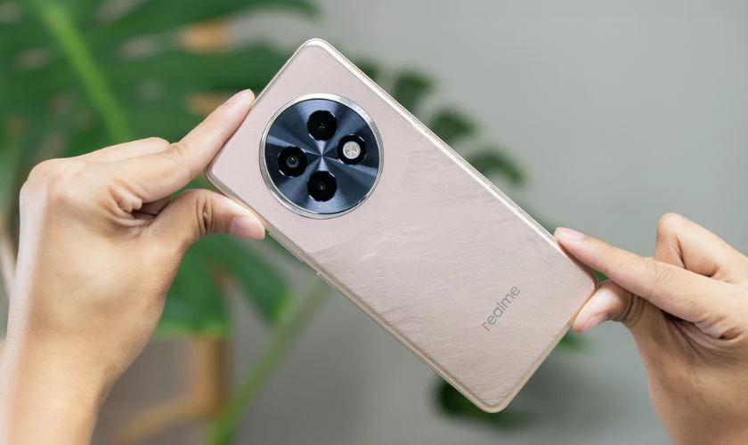realme 13+ 5G là mẫu smartphone đáng chú ý trong tầm giá