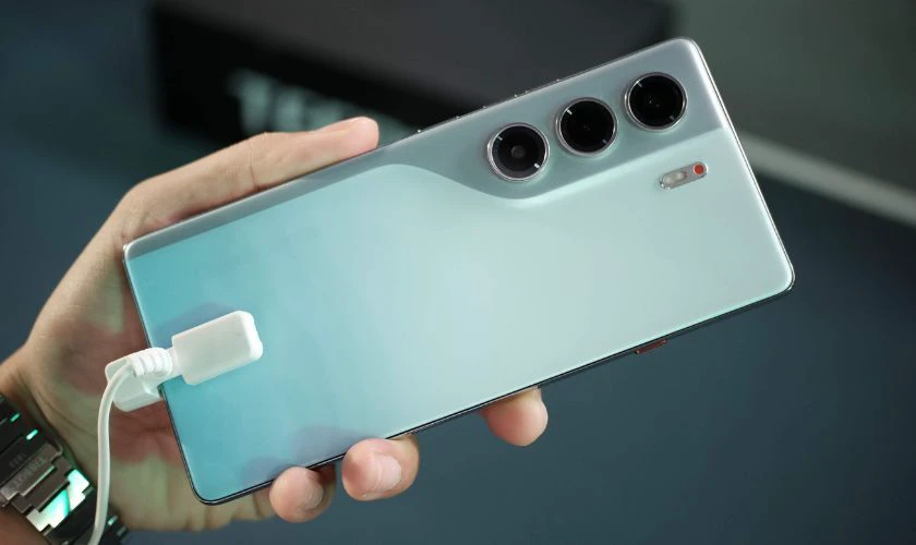 Tecno Camon 40 Pro là lựa chọn phù hợp cho học sinh yêu thích chụp ảnh