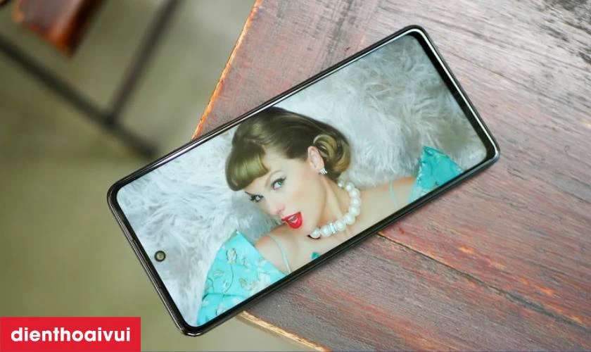 M&agrave;n h&igrave;nh sắc n&eacute;t, tần số qu&eacute;t l&ecirc;n đến 120Hz