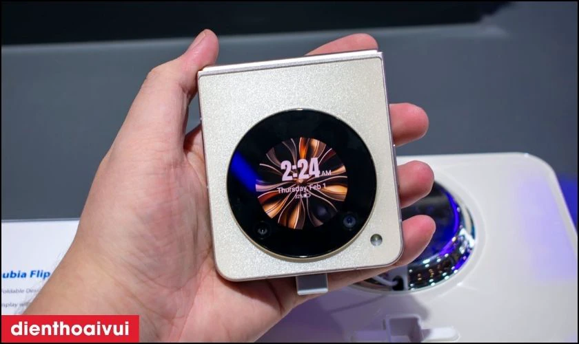 Nubia Flip 5G - mẫu điện thoại Nubia mới nhất