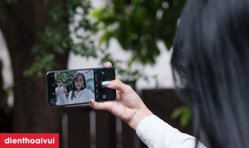 Nổi tiếng về camera chân dung kết hợp AI