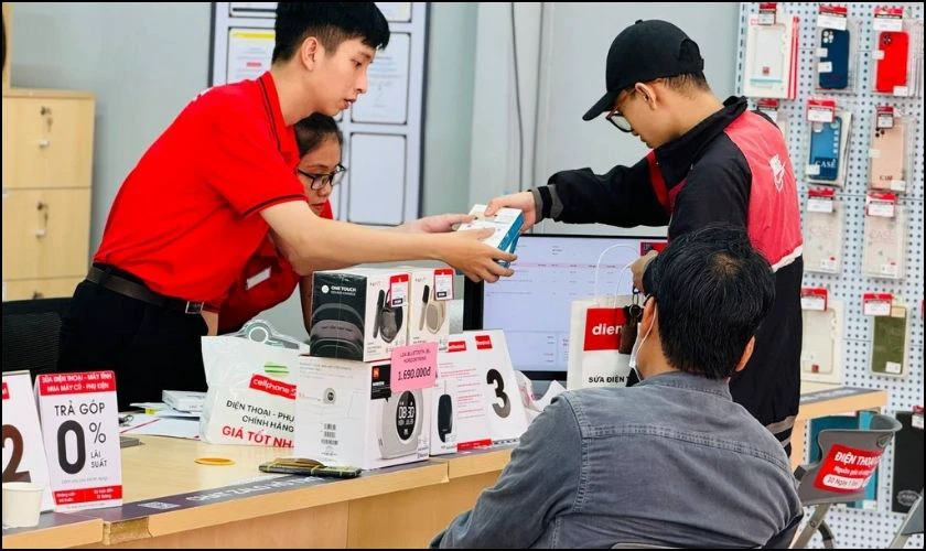 Địa chỉ mua điện thoại pin tr&acirc;u gi&aacute; rẻ dưới 2 triệu uy t&iacute;n