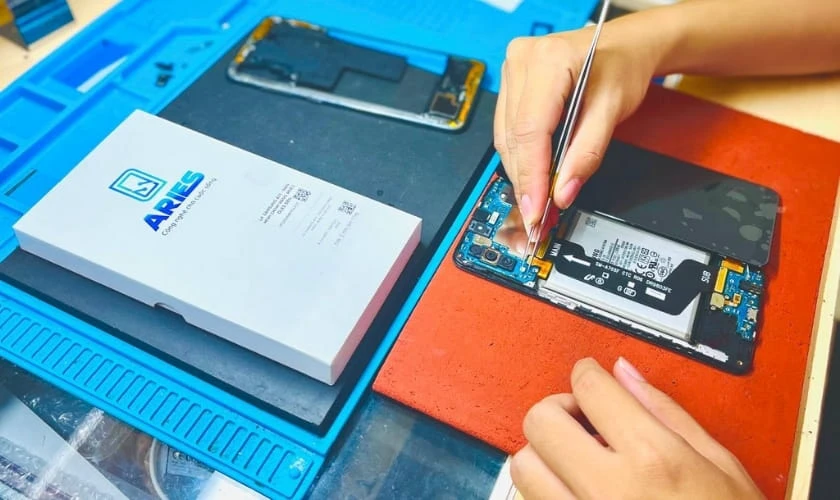 Đem Samsung A50 bị đơ kh&ocirc;ng tắt nguồn được đến cửa h&agrave;ng