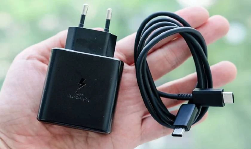 Những lưu &yacute; khi điện thoại Samsung b&aacute;o thiết bị qu&aacute; n&oacute;ng