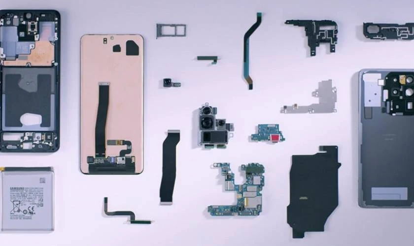 Kiểm tra kết nối cáp khi điện thoại Samsung bị trắng xóa màn hình