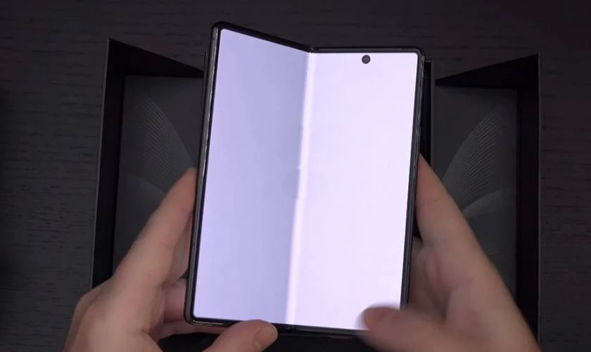 Dấu hiệu của việc màn hình điện thoại Samsung bị trắng xóa
