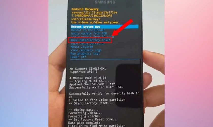 Chọn chế độ Wipe Data/Factory Reset