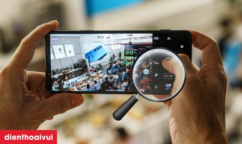 kiểm tra t&igrave;nh trạng m&aacute;y sony cũ trước khi mua