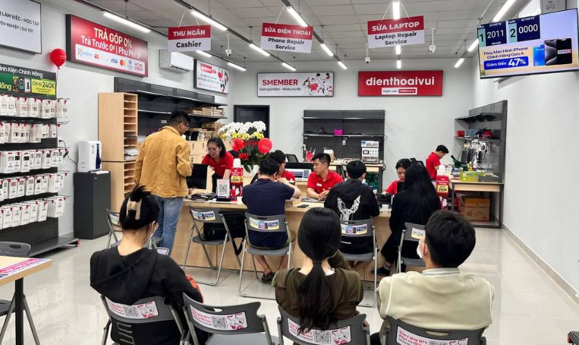 Điện Thoại Vui đồng h&agrave;nh c&ugrave;ng chủ đề 30/4 1/5