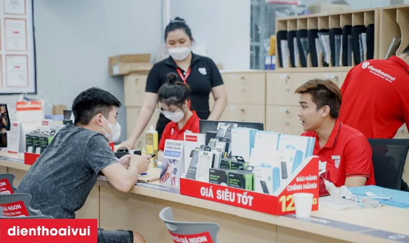 Ti&ecirc;u ch&iacute; chọn cửa h&agrave;ng mua điện thoại Zenfone cũ