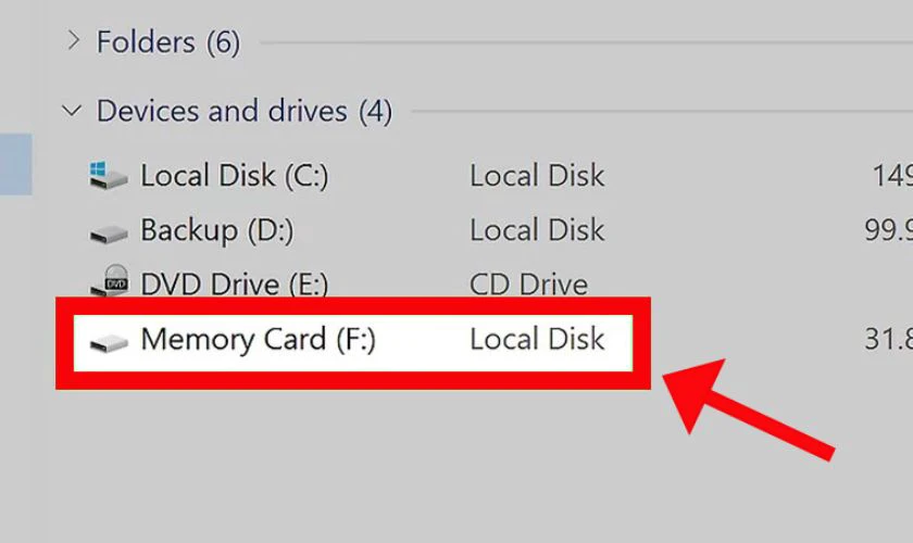 Mở My Computer/This PC tr&ecirc;n m&aacute;y t&iacute;nh v&agrave; nhấn chọn v&agrave;o thư mục Memory Card