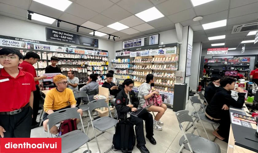 Dịch vụ thay vỏ iPhone 11 l&ecirc;n iPhone 14 nhanh, chất lượng tại Điện Thoại Vui