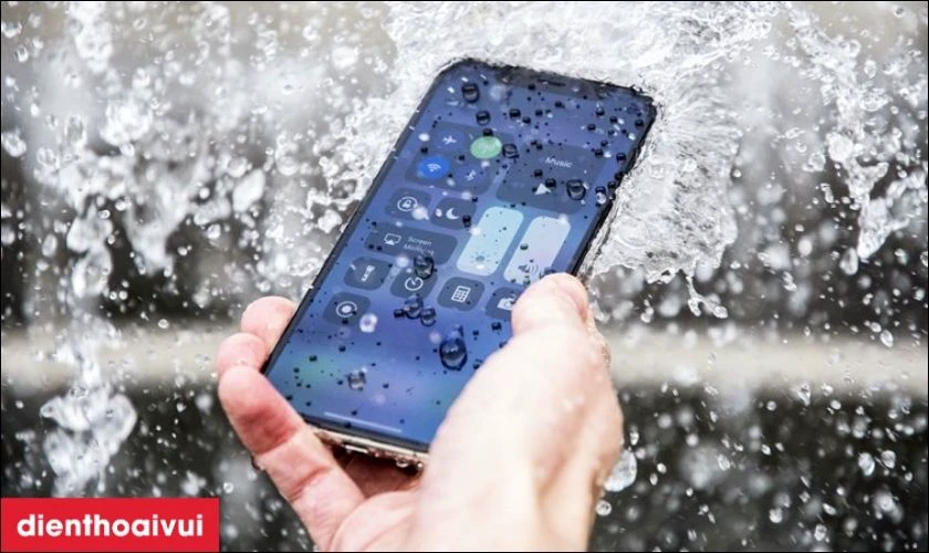 Tính năng chống nước có bị ảnh hưởng khi độ vỏ không?