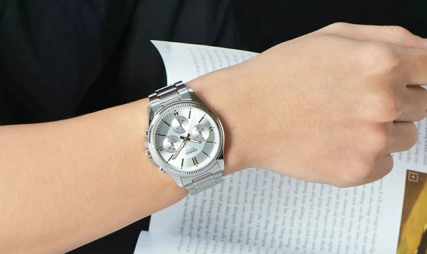 Casio MTP-1375D-7AVDF được trang bị nhiều mặt số phụ