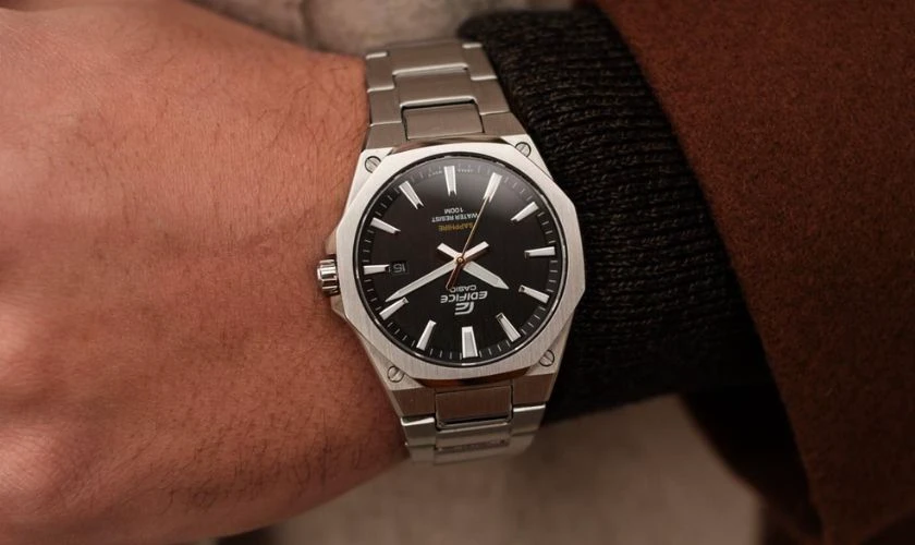 Edifice EFR-S108D-1AVUDF mang phong cách thanh lịch, sang trọng