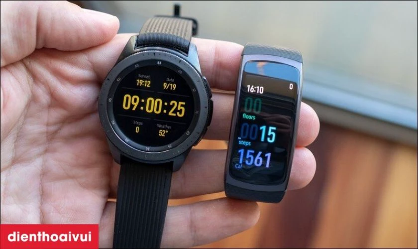 Đồng hồ Samsung c&oacute; thiết kế độc đ&aacute;o thu h&uacute;t &aacute;nh nh&igrave;n