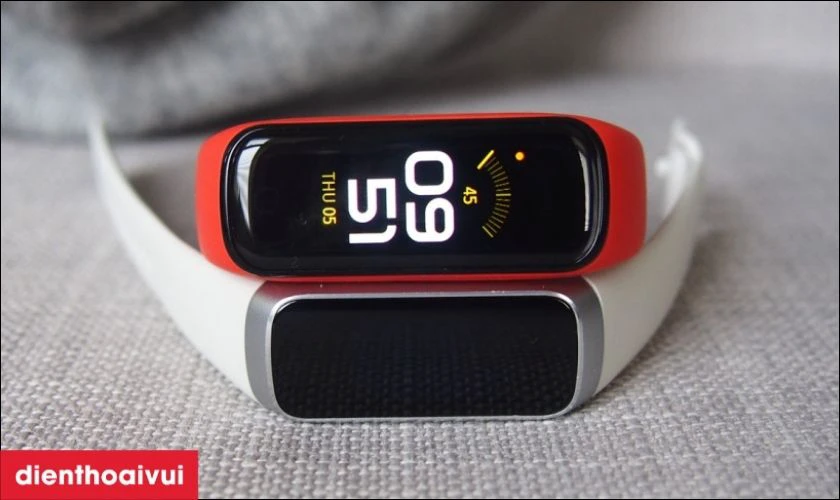 V&ograve;ng đeo th&ocirc;ng minh Samsung Galaxy Fit