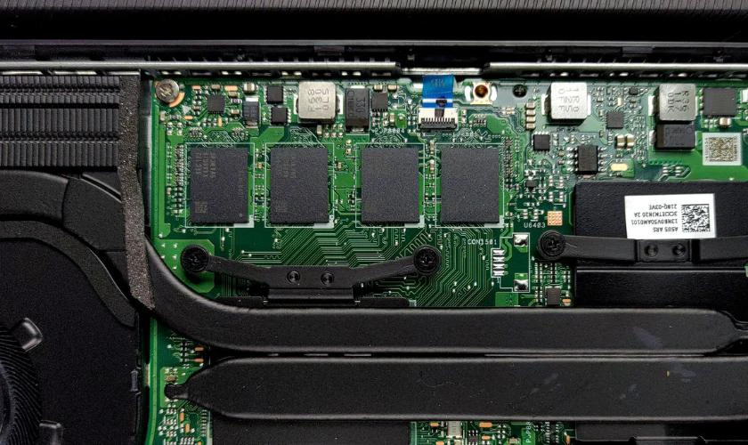 So sánh khả năng sử dụng SRAM và DRAM