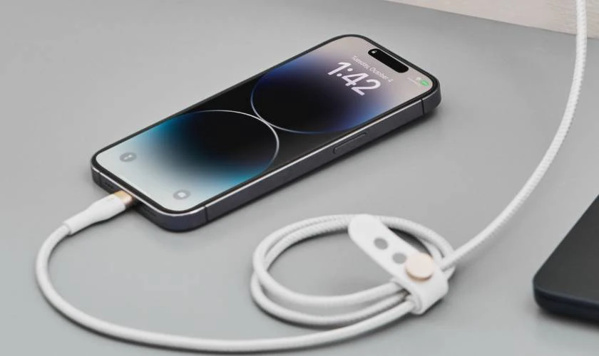 Dung lng pin iPhone 15 Pro Max l bao nhiu mAh?