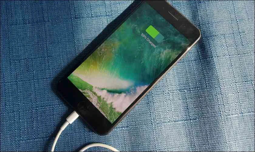 C&aacute;ch sạc pin iPhone 8 Plus đ&uacute;ng c&aacute;ch  